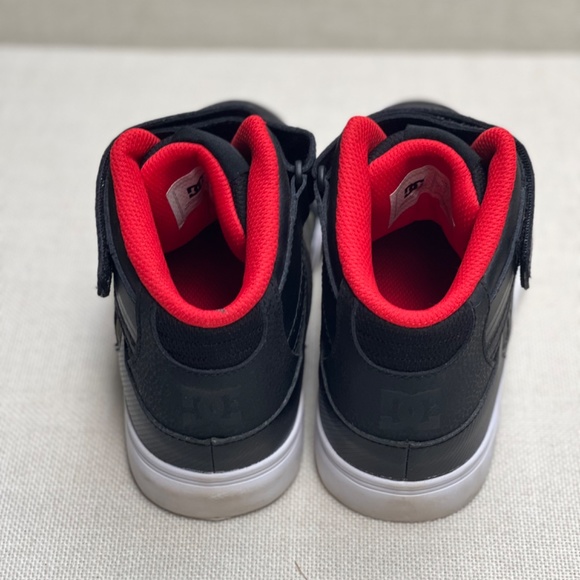 DC high top Sneaker Size 4 - Picture 2 of 5